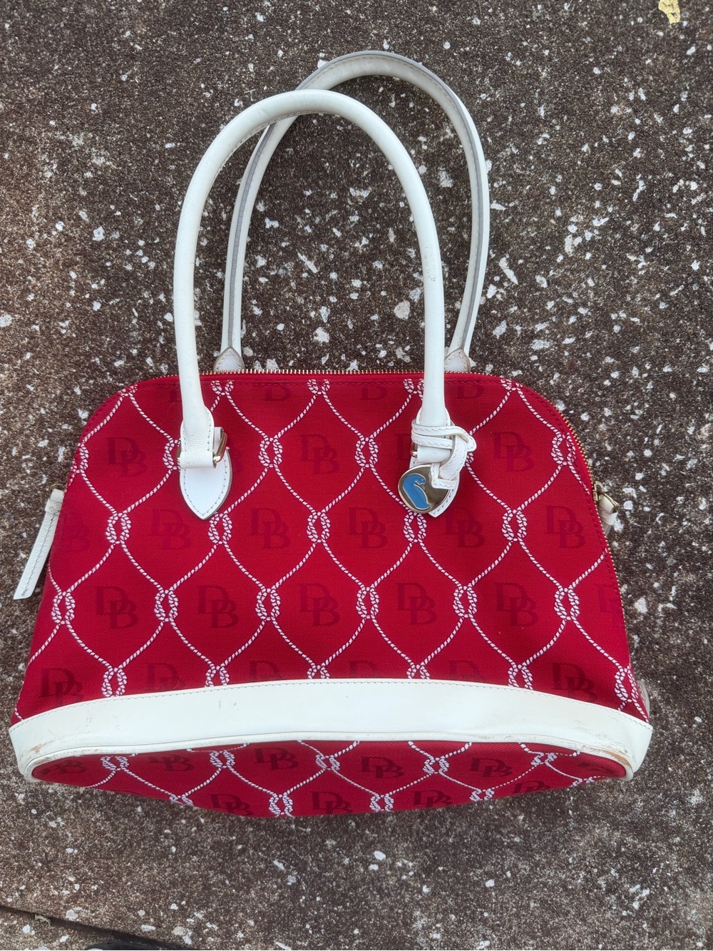 Vintage DOONEY Red logo monogram bag. EUC